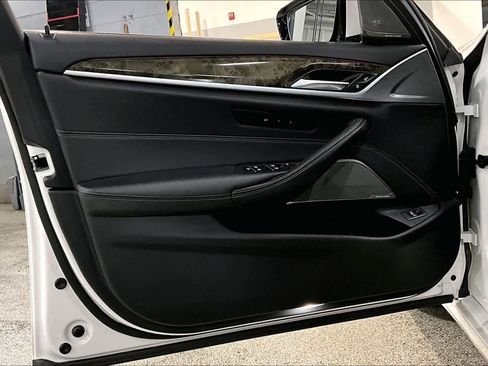 Used 2021 BMW 540i xDrive w/ Premium Package image 21