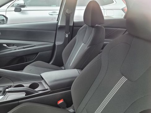 Used 2024 Hyundai Elantra SE FWD image 4