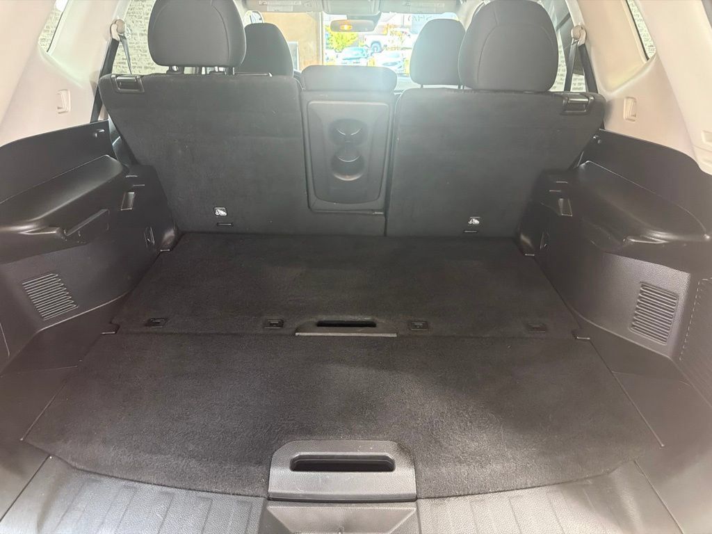 Used 2019 Nissan Rogue SV AWD/4WD image 9