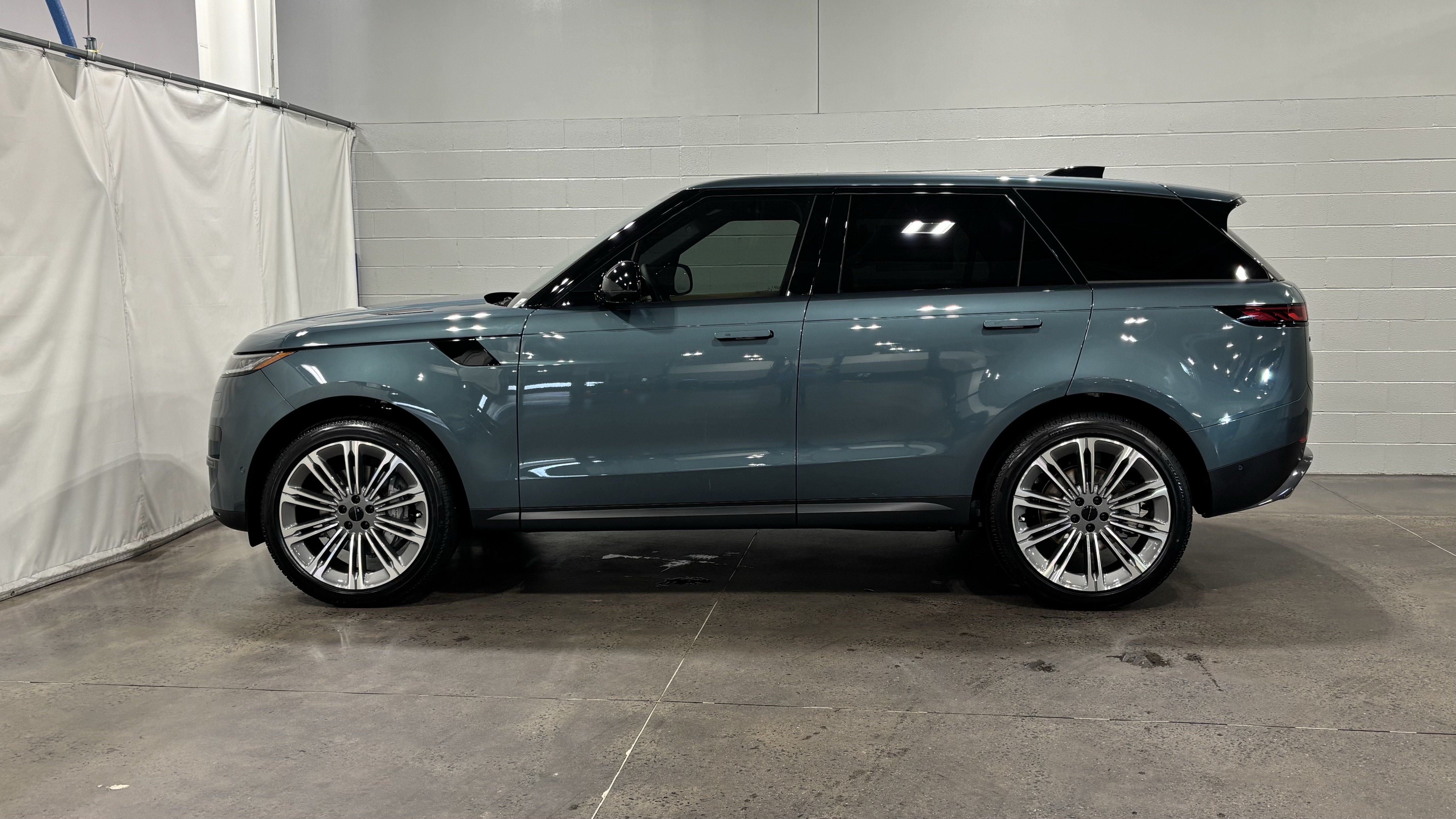 New 2026 Land Rover Range Rover Sport SE AWD/4WD image 7