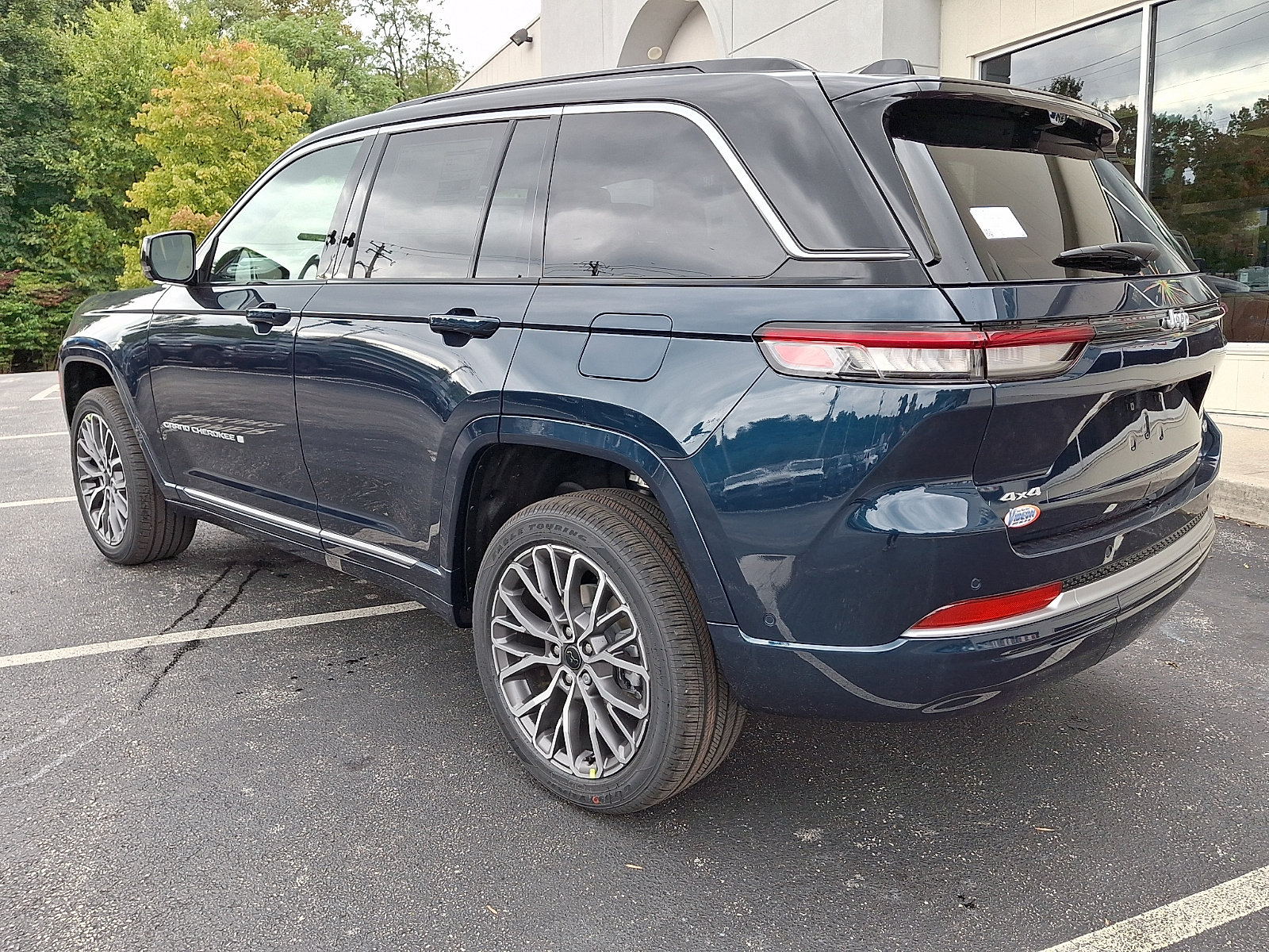 New 2027 Jeep Grand Cherokee Summit AWD/4WD image 4