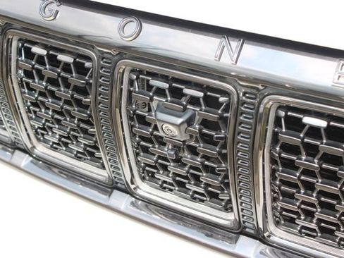 Used 2024 Jeep Grand Wagoneer Series III w/ Rear Seat Video Group 1 AWD/4WD image 7