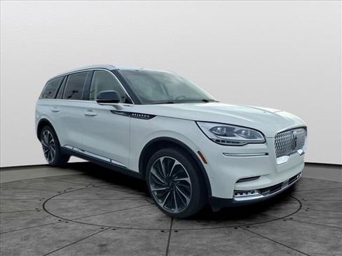 Used 2022 Lincoln Aviator Reserve w/ Equipment Group 201A image 3