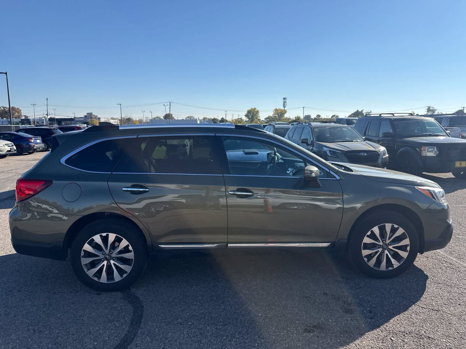 Used 2017 Subaru Outback 3.6R Touring AWD/4WD image 9