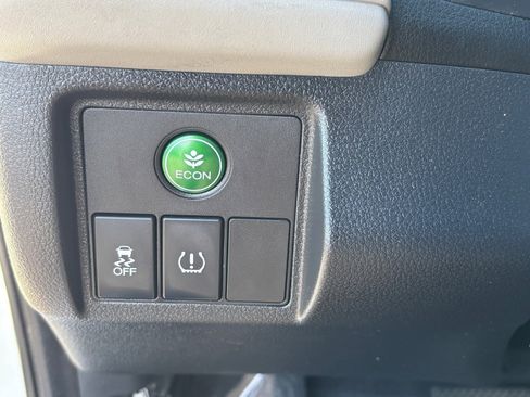 Certified 2020 Honda HR-V LX image 33