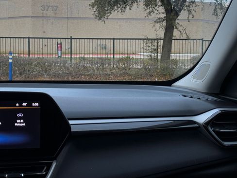 Used 2025 Chevrolet TrailBlazer LT image 35