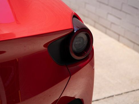 Used 2019 Ferrari Portofino RWD image 28