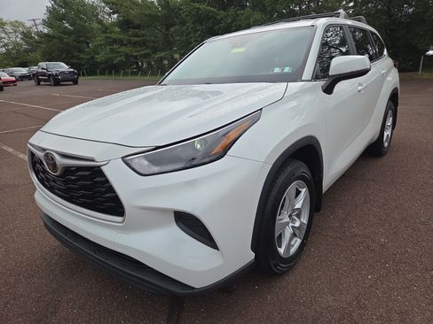 Used 2023 Toyota Highlander L FWD image 7