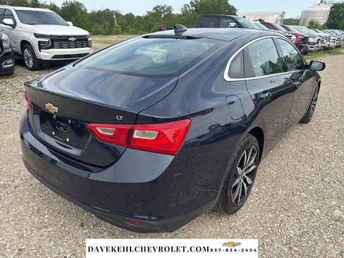 Used 2017 Chevrolet Malibu LT w/ Leather Package FWD image 5