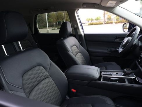 New 2025 Nissan Pathfinder SV image 21