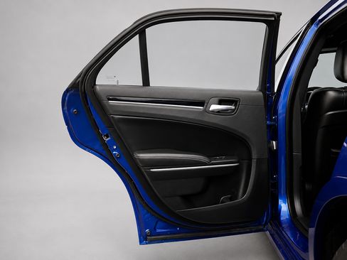 Used 2019 Chrysler 300 S RWD image 16