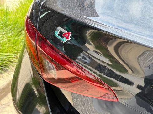 Used 2023 Alfa Romeo Giulia Veloce AWD/4WD image 15