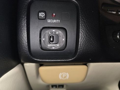 Used 2003 Lexus SC 430 Convertible image 16