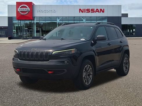 Used 2020 Jeep Cherokee Trailhawk w/ Cold Weather Group AWD/4WD image 3