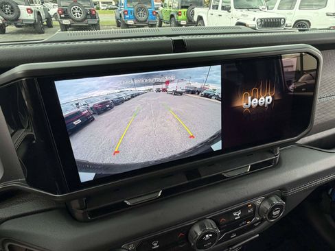 Used 2024 Jeep Wrangler Unlimited Rubicon 4xe AWD/4WD image 12
