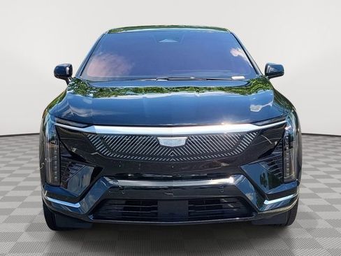 Certified 2025 Cadillac Optiq Luxury 2 AWD/4WD image 2