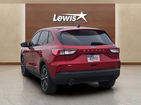 Used 2022 Ford Escape SE w/ SE Sport Appearance Package image 3