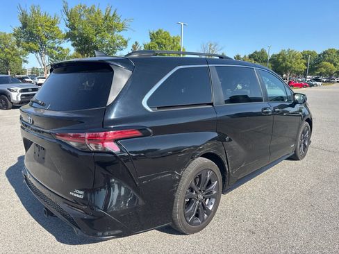 Used 2021 Toyota Sienna XSE w/ XSE Plus Package FWD image 7