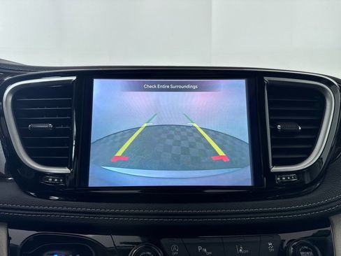 Used 2024 Chrysler Pacifica Limited image 18