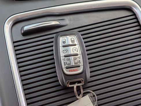 Used 2023 Chrysler Pacifica Touring-L FWD image 35