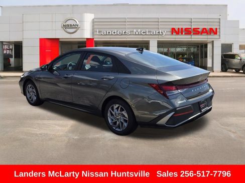Used 2024 Hyundai Elantra SEL FWD image 8