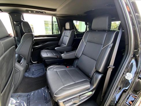 Used 2025 Cadillac Escalade Premium Luxury image 20