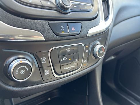 Used 2023 Chevrolet Equinox LT image 11