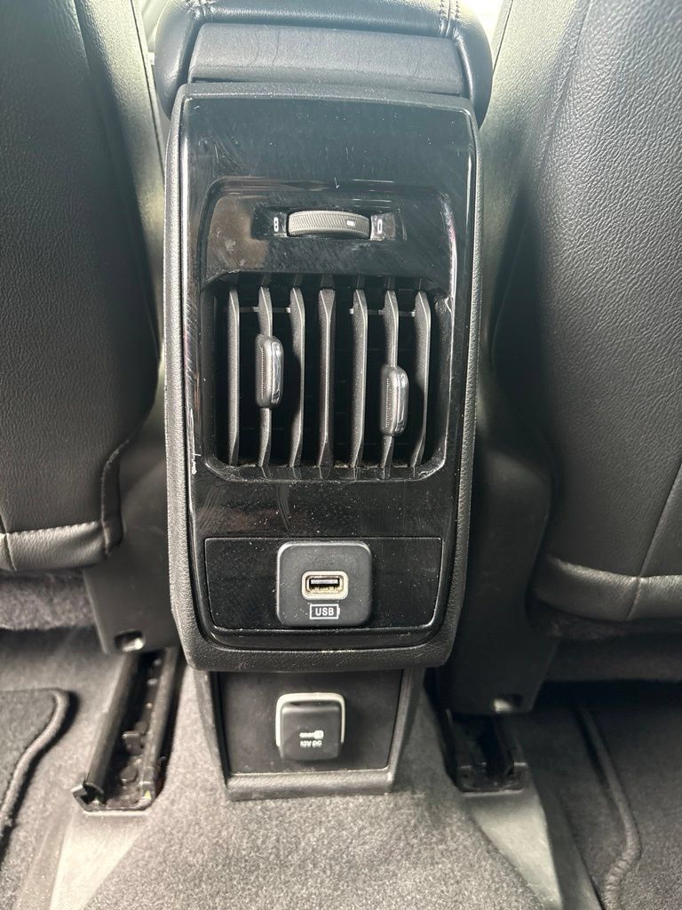 Used 2024 Jeep Compass Latitude AWD/4WD image 21