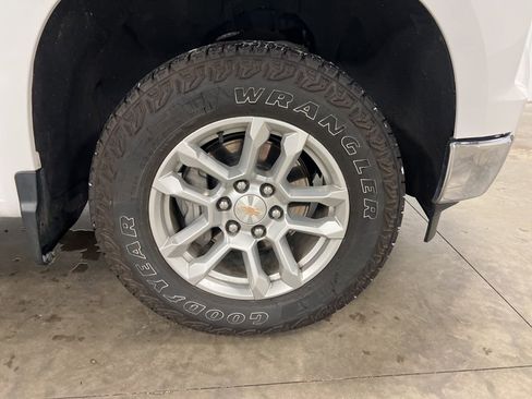 Certified 2023 Chevrolet Silverado 1500 LT w/ Z71 Off-Road Package image 19