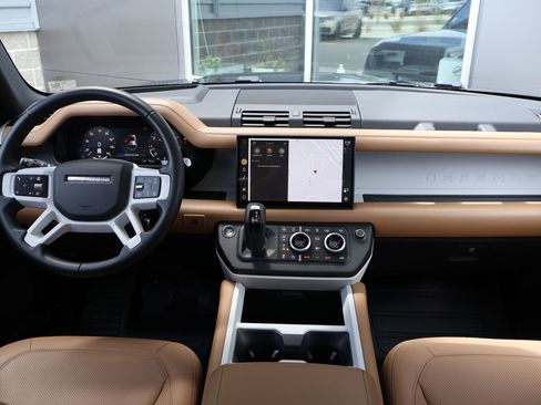 Used 2025 Land Rover Defender 110 S image 25