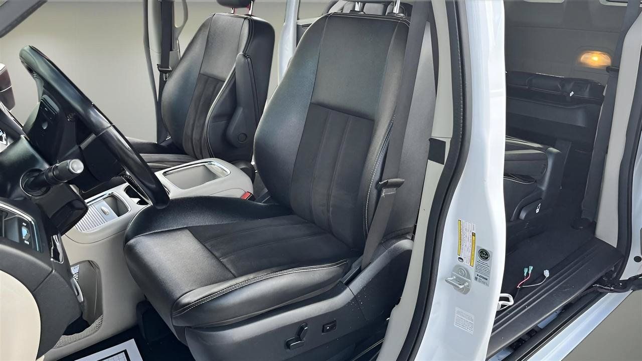 Used 2020 Dodge Grand Caravan SXT FWD image 11