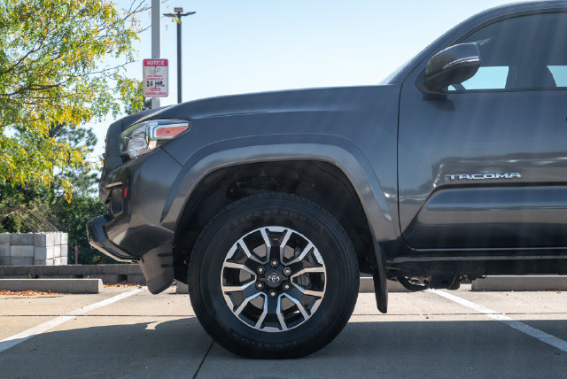 Used 2022 Toyota Tacoma TRD Sport AWD/4WD image 29