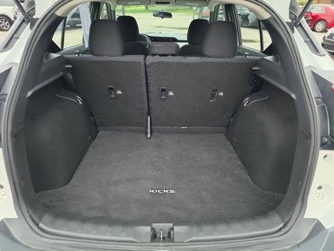 Used 2018 Nissan Kicks SV FWD image 14