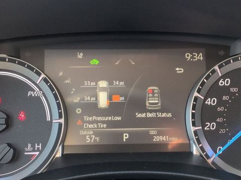 Used 2023 Toyota Highlander XLE image 15