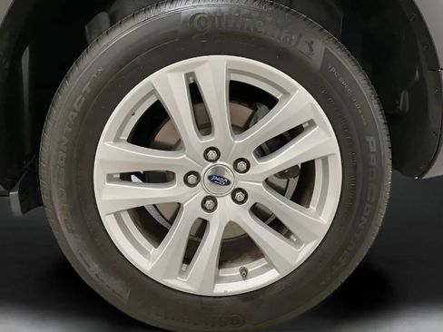 Used 2018 Ford Explorer XLT w/ Equipment Group 201A AWD/4WD image 26