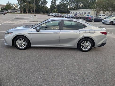 Used 2025 Toyota Camry LE FWD image 8