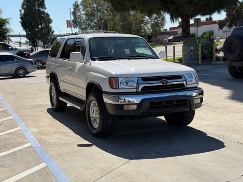 Used 2002 Toyota 4Runner SR5 AWD/4WD image 4