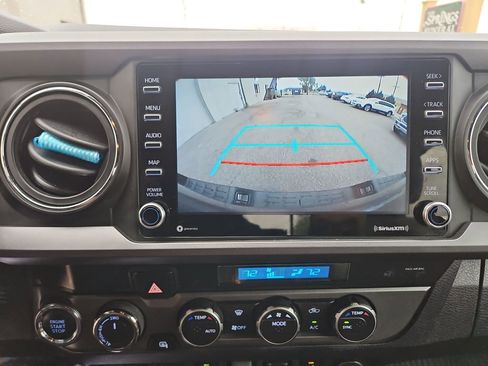 Used 2022 Toyota Tacoma TRD Off-Road w/ Technology Package AWD/4WD image 19