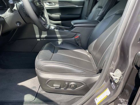 Used 2024 Jeep Grand Cherokee L Limited w/ Luxury Tech Group II RWD image 24