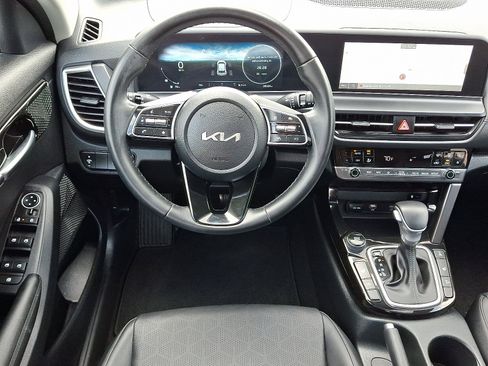 Used 2024 Kia Seltos EX AWD/4WD image 11
