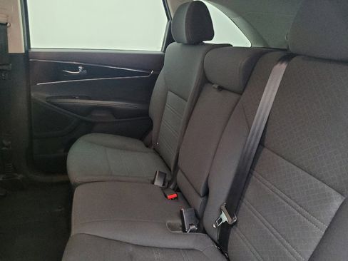 Used 2020 Kia Sorento LX image 18