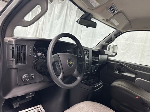 Used 2025 Chevrolet Express 3500 LT w/ LT Preferred Equipment Group image 16