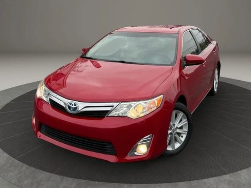 Used 2014 Toyota Camry XLE image 2