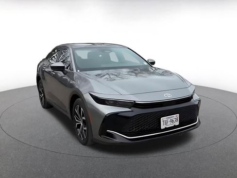 Used 2025 Toyota Crown XLE image 3