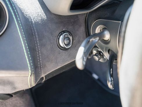 Used 2018 McLaren 570S Spider image 32