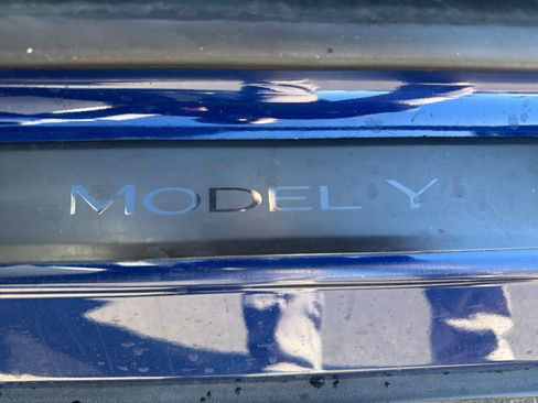 Used 2022 Tesla Model Y Performance AWD/4WD image 22