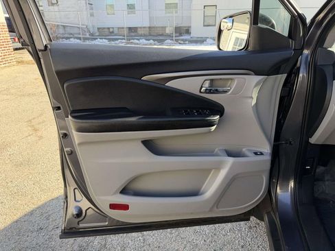 Used 2018 Honda Pilot LX image 30