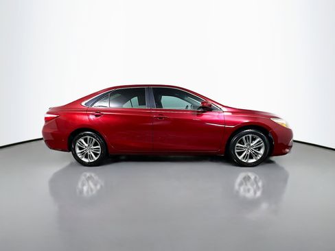 Used 2016 Toyota Camry SE image 3