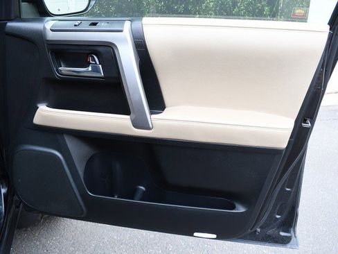 Used 2016 Toyota 4Runner SR5 Premium image 24