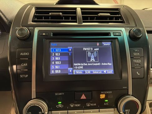 Used 2014 Toyota Camry LE FWD image 19